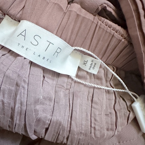 NWT ASTR The Label Tesni Pleated Maxi Dress Mauve Size XL - Picture 5 of 5